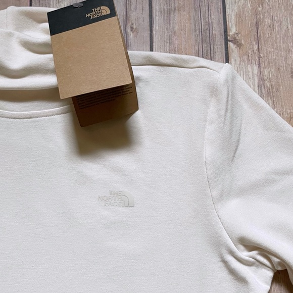 The North Face Women’s Turtleneck Pullover - Picture 2 of 6